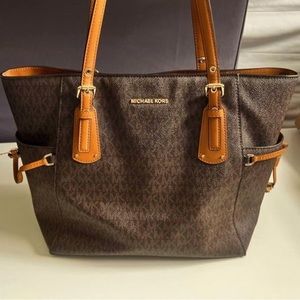 Michael Kors Voyager Tote Bag